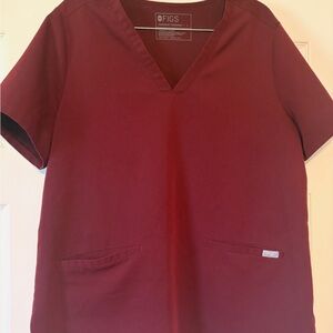 Figs burgandy Short Sleeve  scrub top
Women’s
Smoke free
No stains or flaws